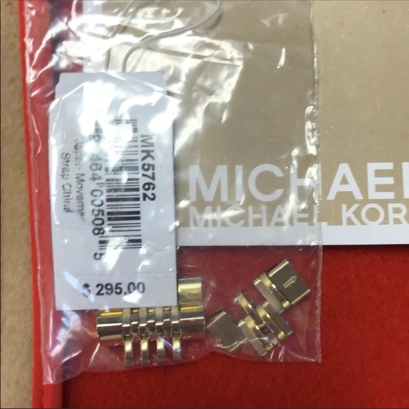 Micheal Kors gold watch - Picture 5 of 8